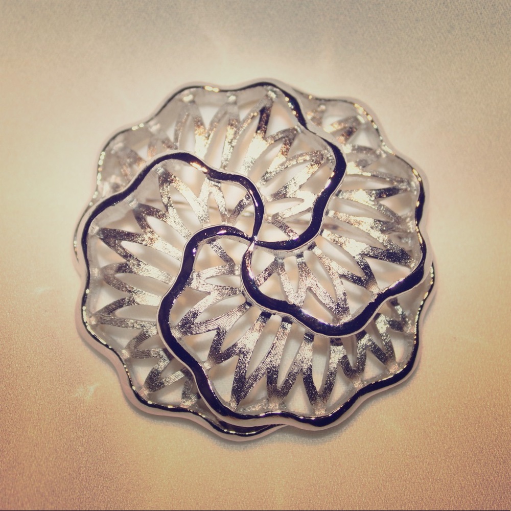 *Reduced* Vintage Trifari brooch